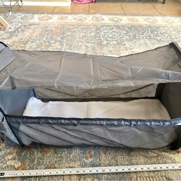 NWOT Multi-Function Travel Diaper Bag / Changing Station / Privacy Sleep - Picture 7 of 12
